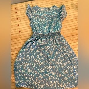 Women’s dress. Never worn. Size XS or 2